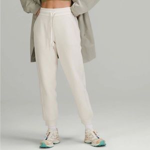 Lululemon Scuba Joggers White Opal Size 4